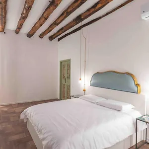  Apartment Calderai 82 1 E 2
